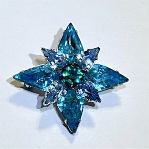 Vintage Weiss Green Crystal Signed Star Burst  Brooch